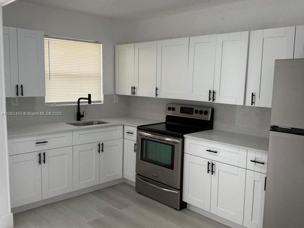 1000 W 28 St, Unit 16, Hialeah, FL 33010