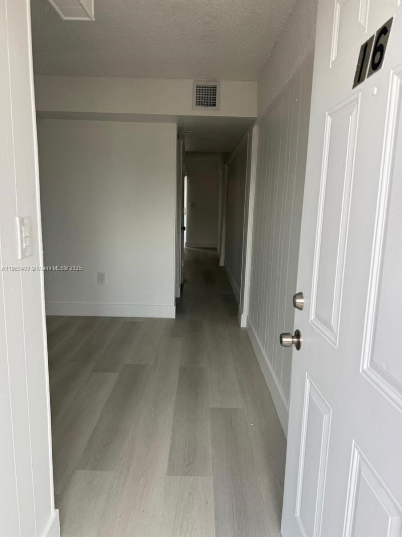 1000 W 28 St, Unit 16, Hialeah, FL 33010 Photo