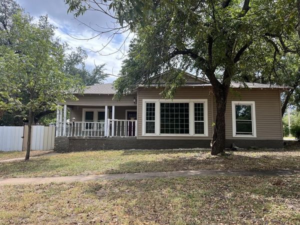511 W 7th Street, Cisco, TX 76437