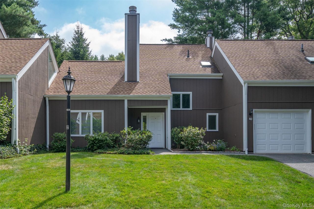 10 Grove Mews, Chappaqua, NY 10514 Main Photo