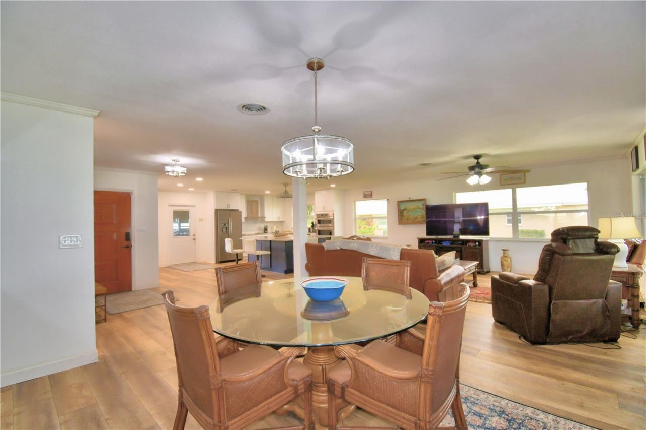 823 N Lake Reedy Boulevard, Frostproof, FL 33843 Photo