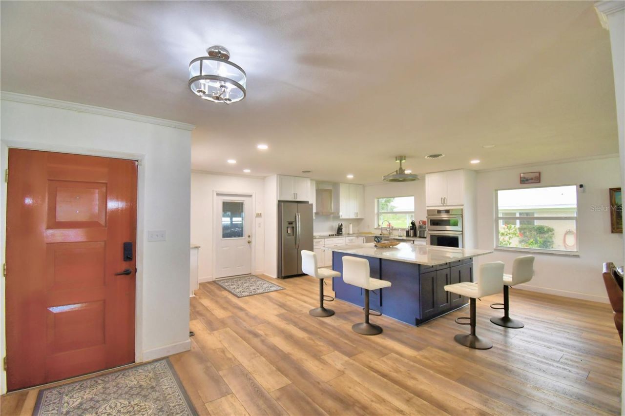 823 N Lake Reedy Boulevard, Frostproof, FL 33843 Photo