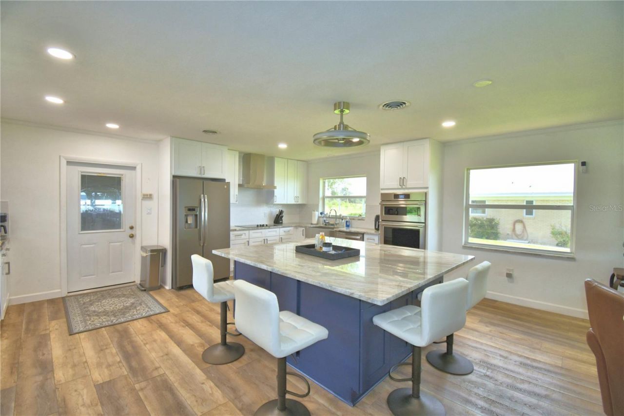 823 N Lake Reedy Boulevard, Frostproof, FL 33843 Photo