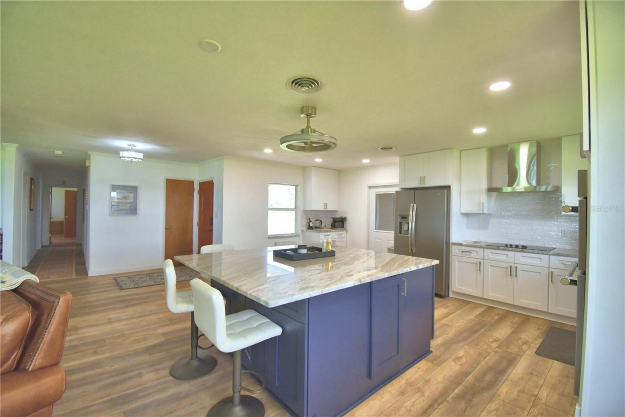 823 N Lake Reedy Boulevard, Frostproof, FL 33843 Photo