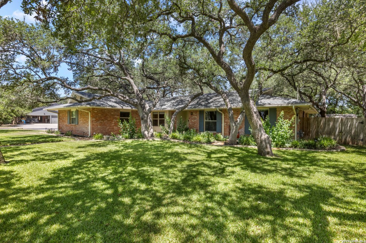 137 Garrapata, Hollywood Park, TX 78232 Main Photo