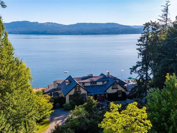 605 Towner Park Rd, North Saanich, BC V8L 5L7