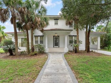 211 S CENTRAL AVENUE, UMATILLA, FL 32784