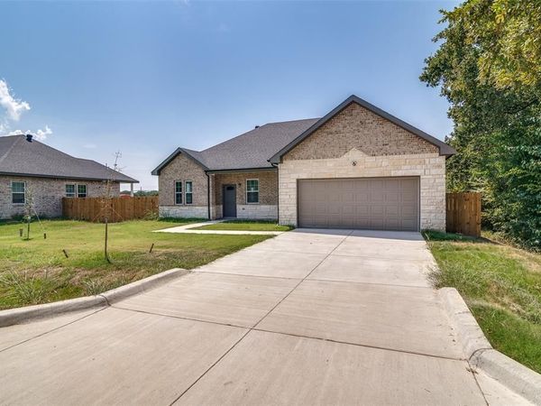 701 Lakeland Drive, West Tawakoni, TX 75474