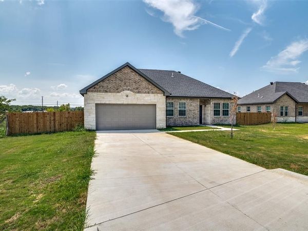 705 Lakeland Drive, West Tawakoni, TX 75474