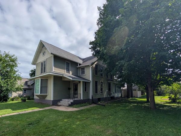 113 E 5th Avenue, Cresco, IA 52136