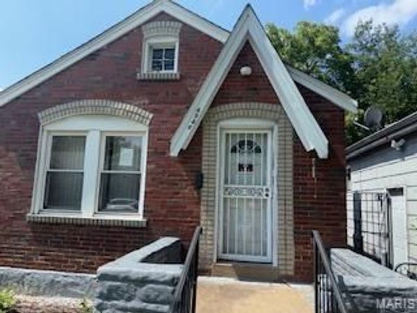 4936 Harney, St Louis, MO 63115