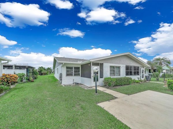 3319 Americo Dr, West Palm Beach, FL 33417