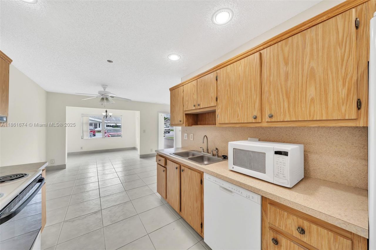 3319 Americo Dr, West Palm Beach, FL 33417 Photo