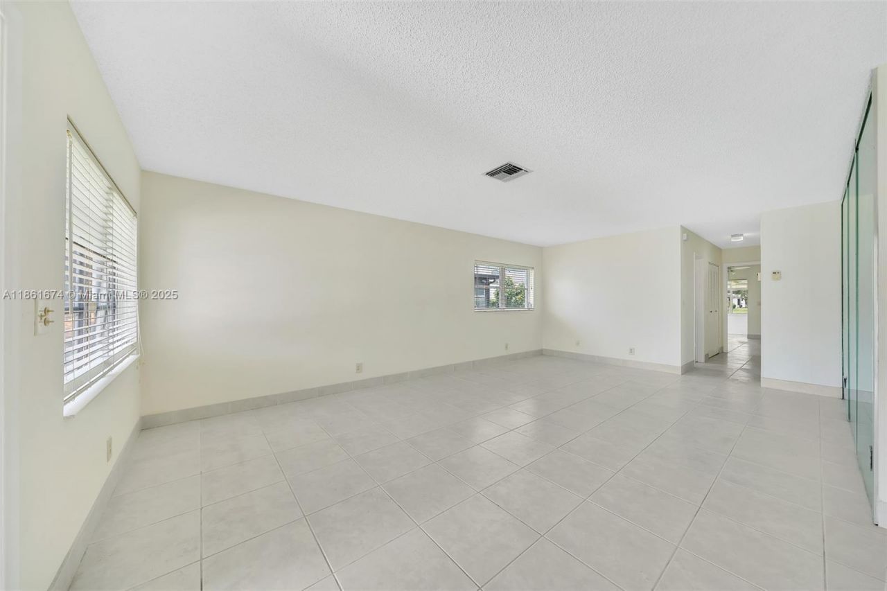 3319 Americo Dr, West Palm Beach, FL 33417 Photo