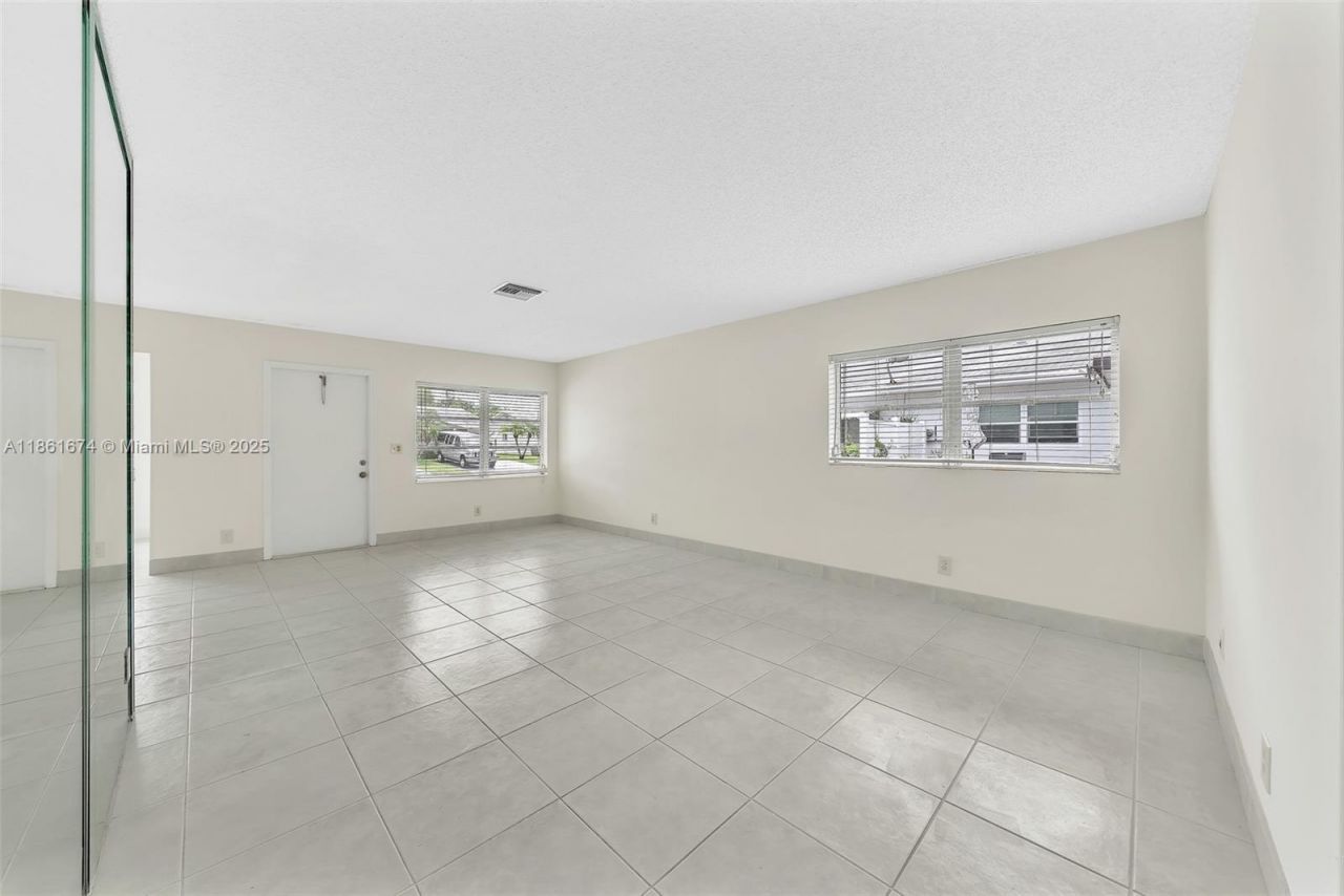 3319 Americo Dr, West Palm Beach, FL 33417 Photo