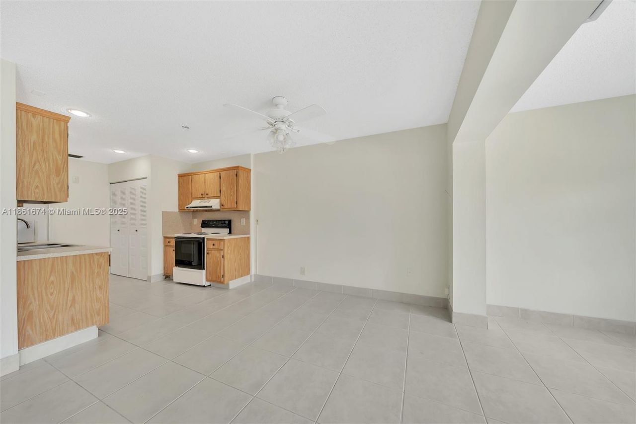 3319 Americo Dr, West Palm Beach, FL 33417 Photo