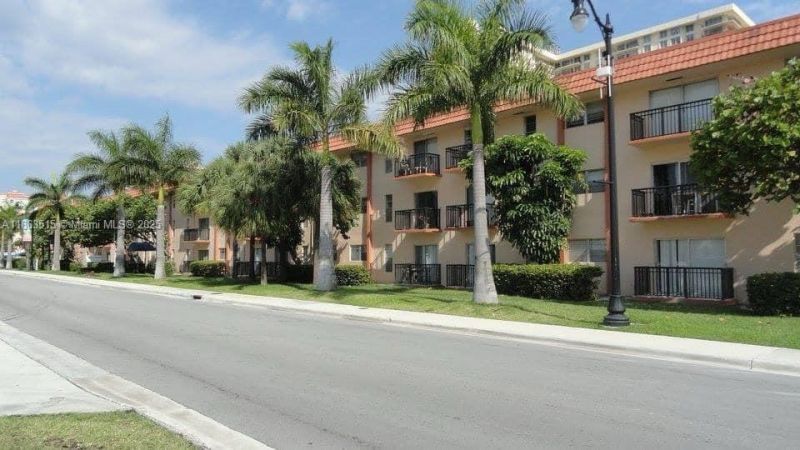 251 172nd St, Unit 121, Sunny Isles Beach, FL 33160 Photo