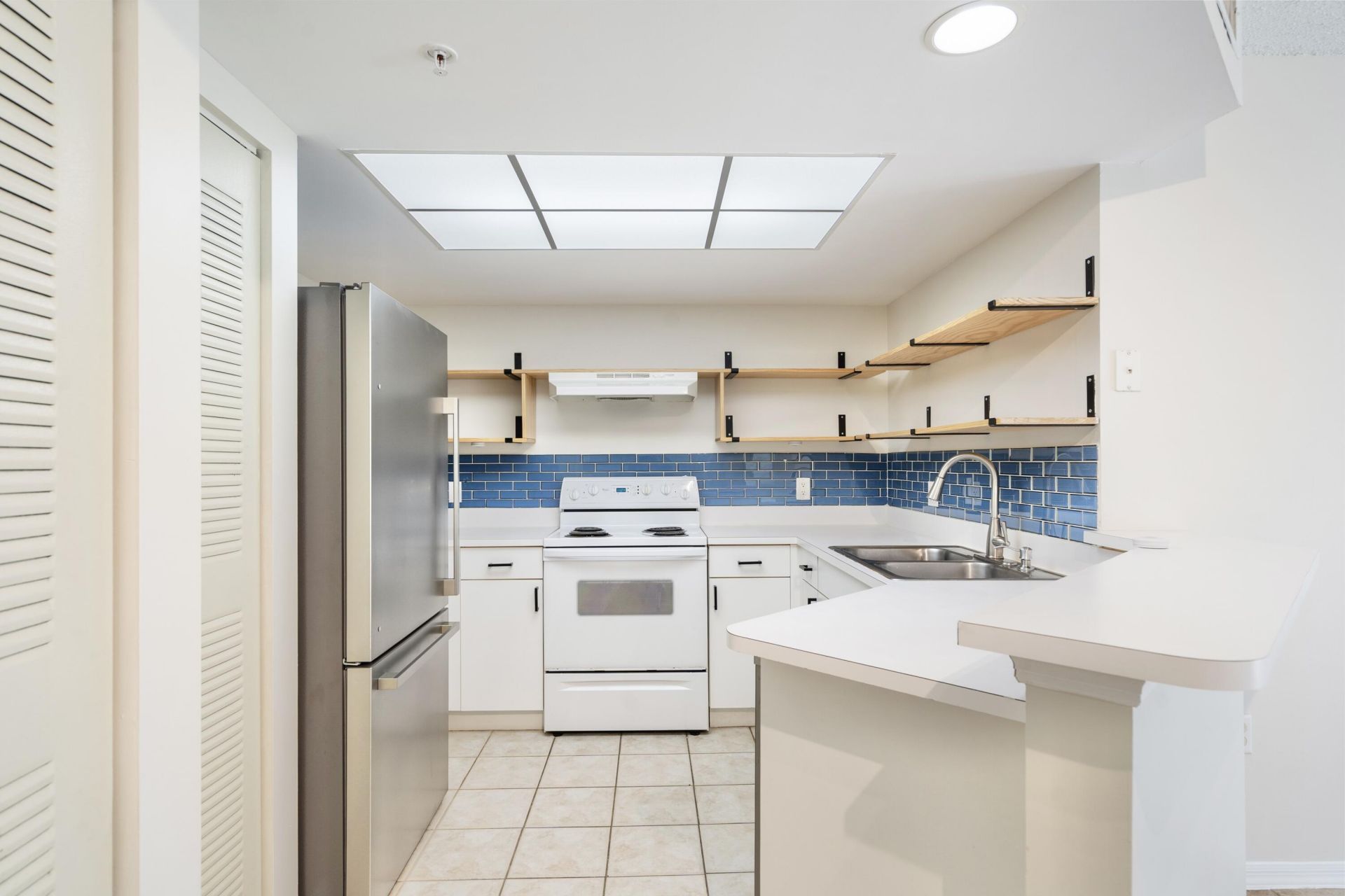 4187 N Haverhill Road, Unit 505, West Palm Beach, FL 33417 Photo