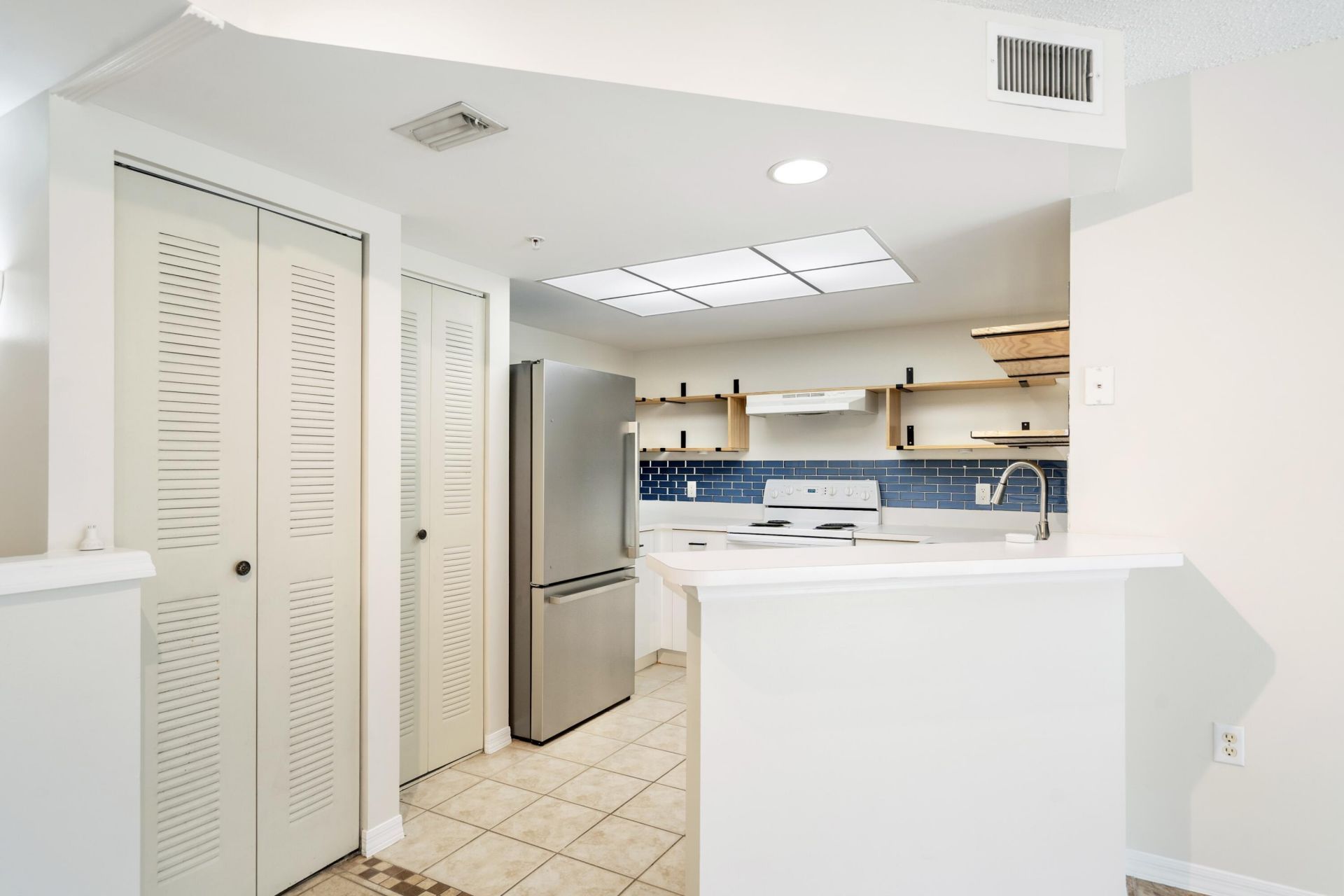 4187 N Haverhill Road, Unit 505, West Palm Beach, FL 33417 Photo