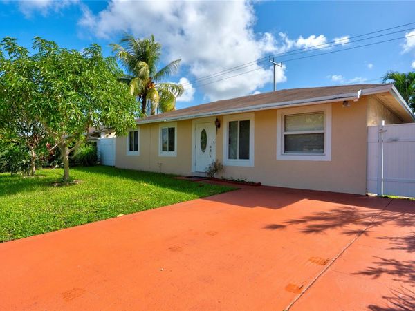 520 SW 81st Terrace, North Lauderdale, FL 33068
