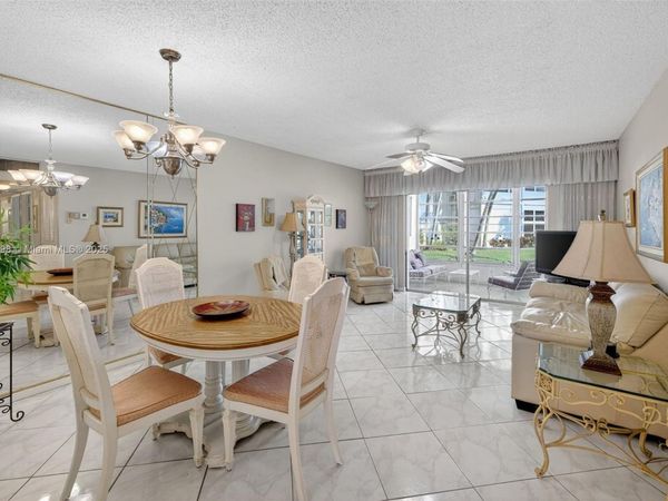 4706 NW 36th St, Unit 402, Lauderdale Lakes, FL 33319