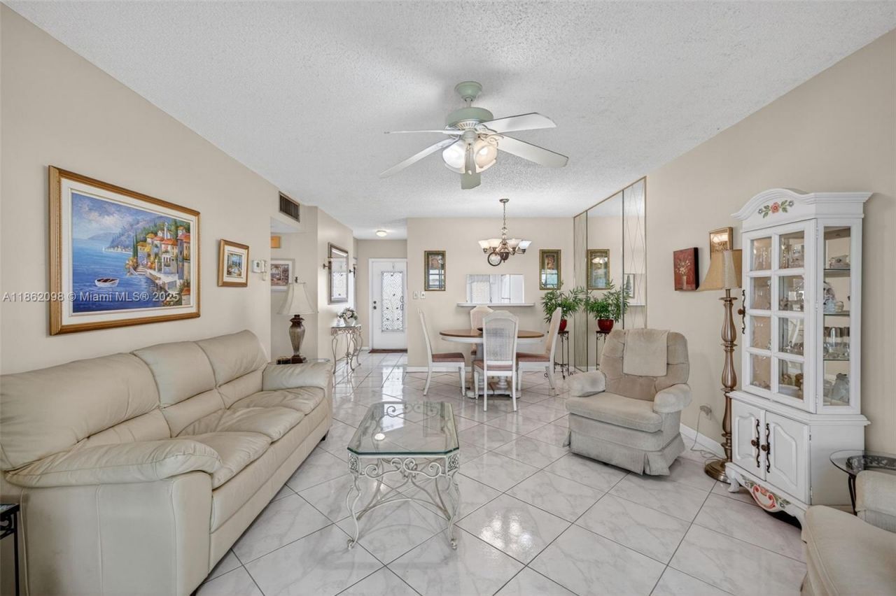 4706 NW 36th St, Unit 402, Lauderdale Lakes, FL 33319 Photo