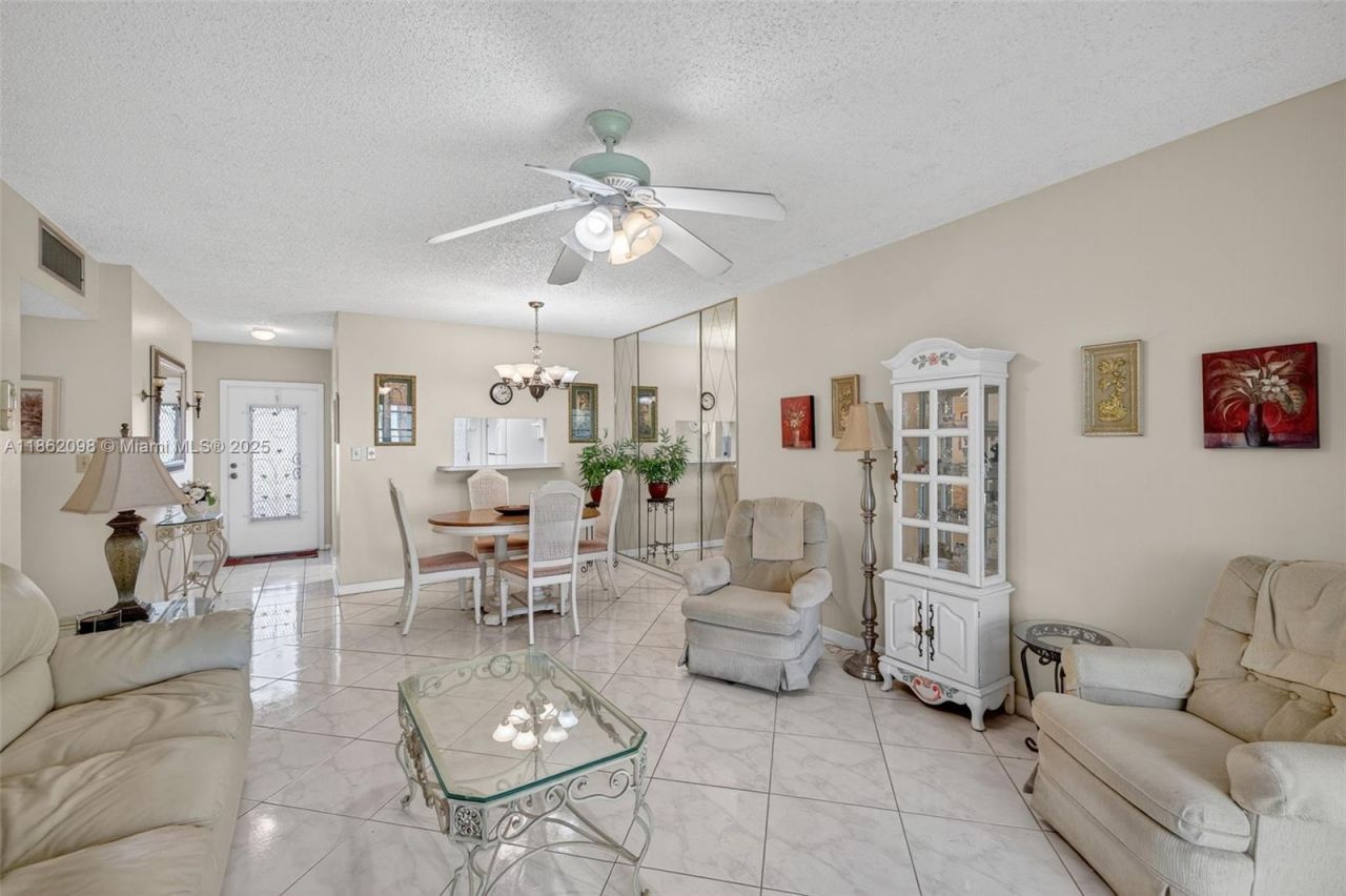 4706 NW 36th St, Unit 402, Lauderdale Lakes, FL 33319 Photo