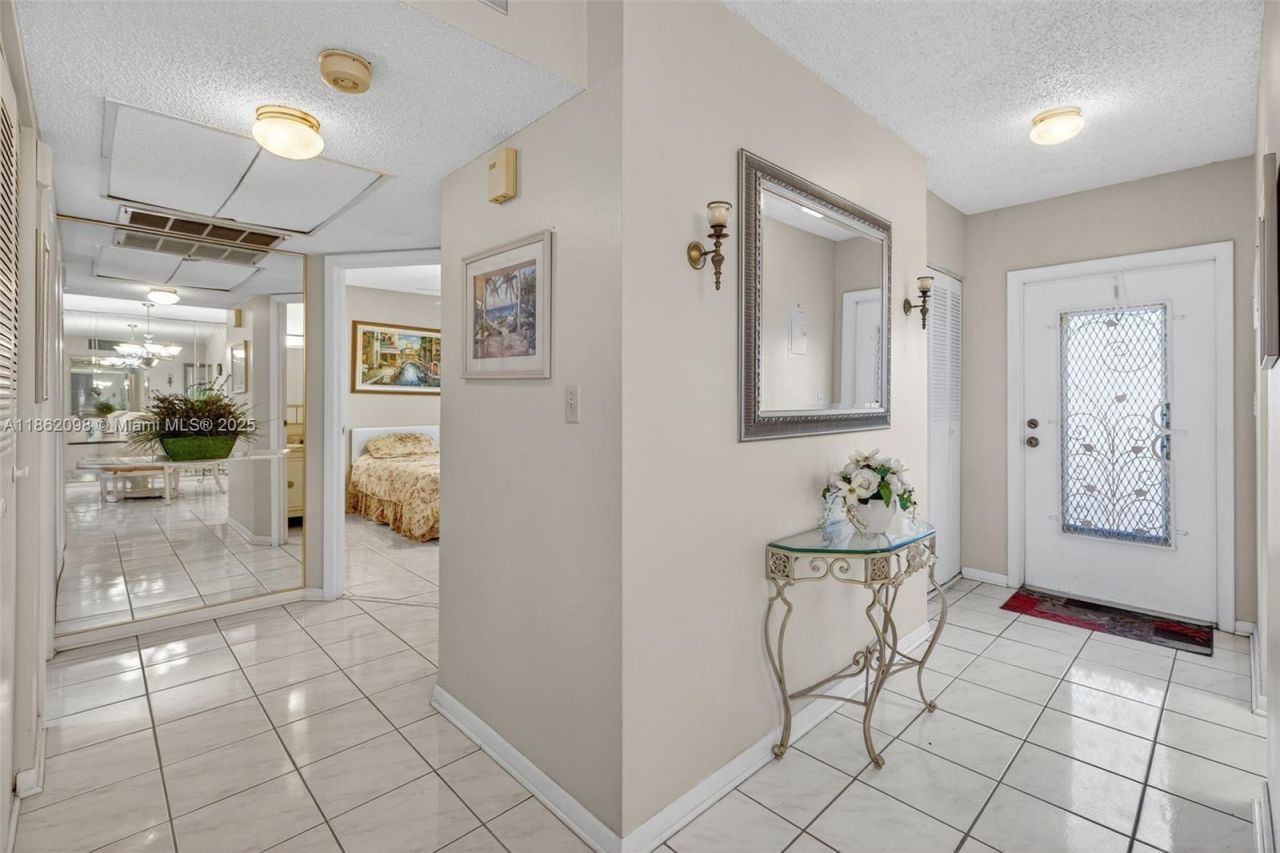 4706 NW 36th St, Unit 402, Lauderdale Lakes, FL 33319 Photo