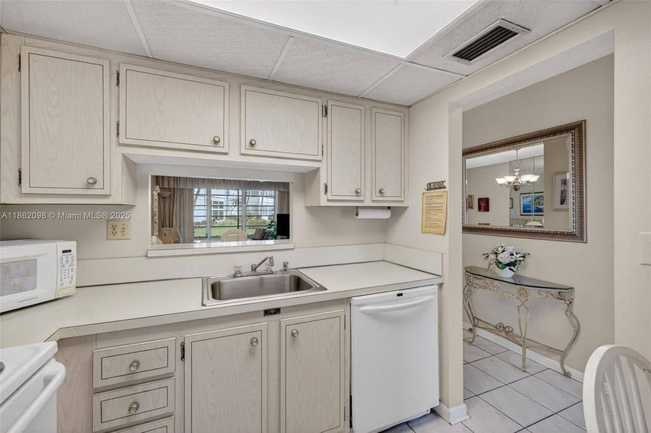 4706 NW 36th St, Unit 402, Lauderdale Lakes, FL 33319 Photo