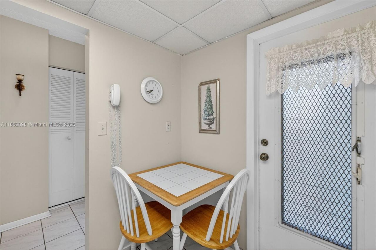 4706 NW 36th St, Unit 402, Lauderdale Lakes, FL 33319 Photo