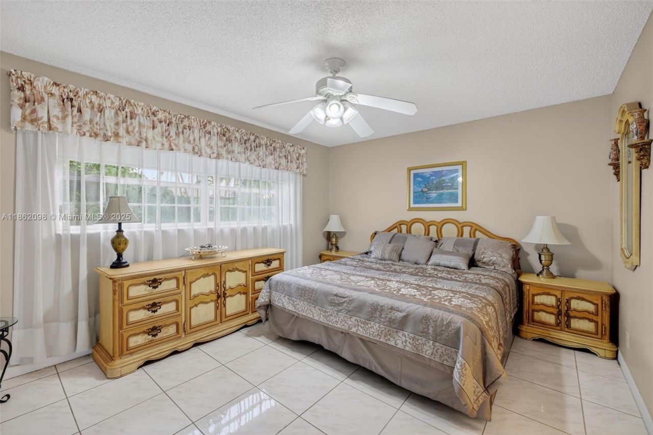4706 NW 36th St, Unit 402, Lauderdale Lakes, FL 33319 Photo