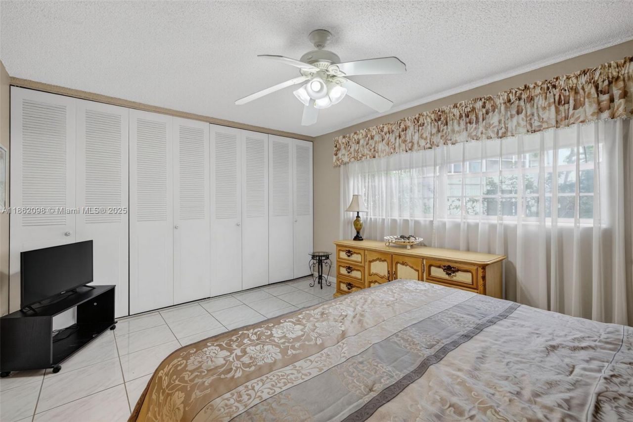 4706 NW 36th St, Unit 402, Lauderdale Lakes, FL 33319 Photo