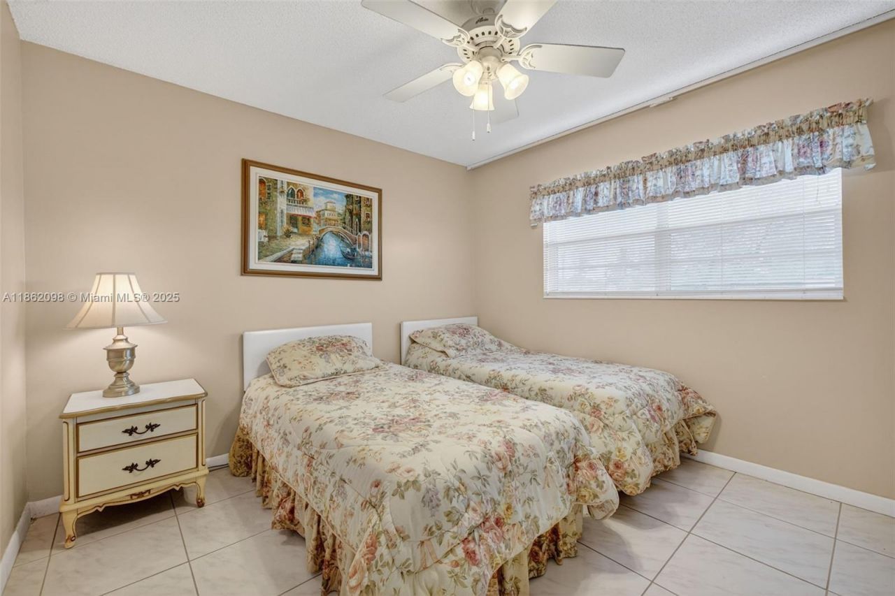 4706 NW 36th St, Unit 402, Lauderdale Lakes, FL 33319 Photo