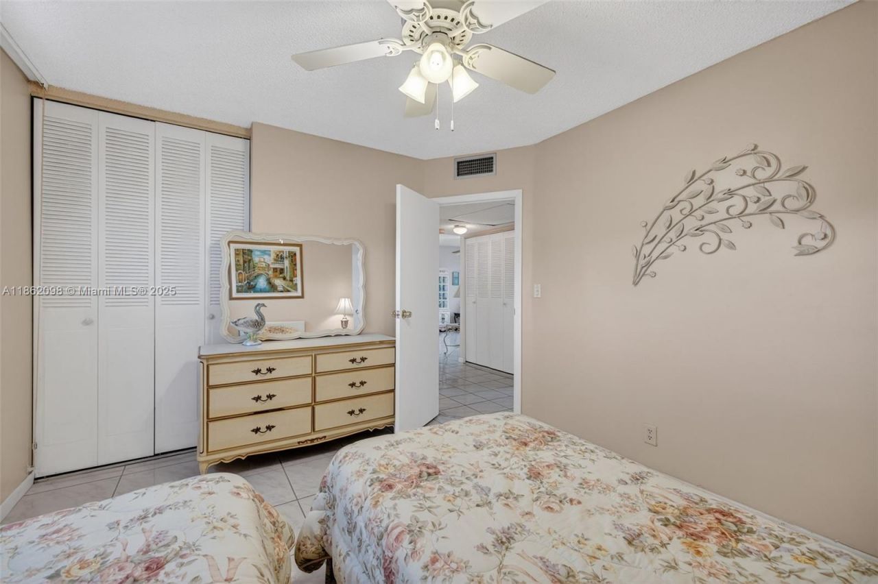 4706 NW 36th St, Unit 402, Lauderdale Lakes, FL 33319 Photo