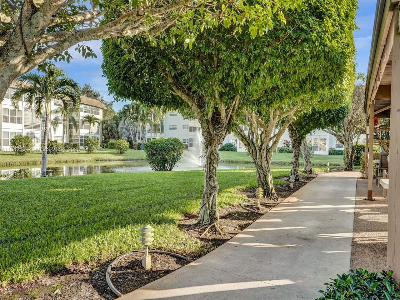 4706 NW 36th St, Unit 402, Lauderdale Lakes, FL 33319 Photo