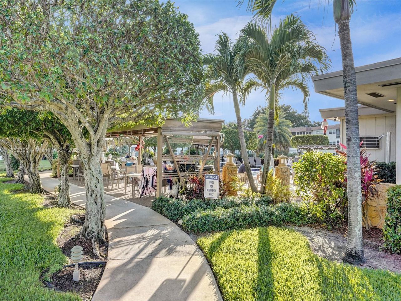 4706 NW 36th St, Unit 402, Lauderdale Lakes, FL 33319 Photo