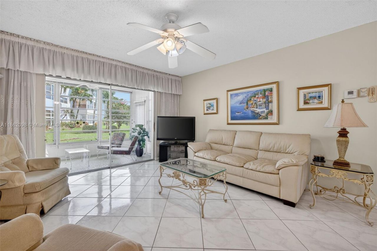4706 NW 36th St, Unit 402, Lauderdale Lakes, FL 33319 Photo