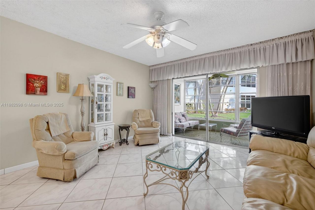 4706 NW 36th St, Unit 402, Lauderdale Lakes, FL 33319 Photo