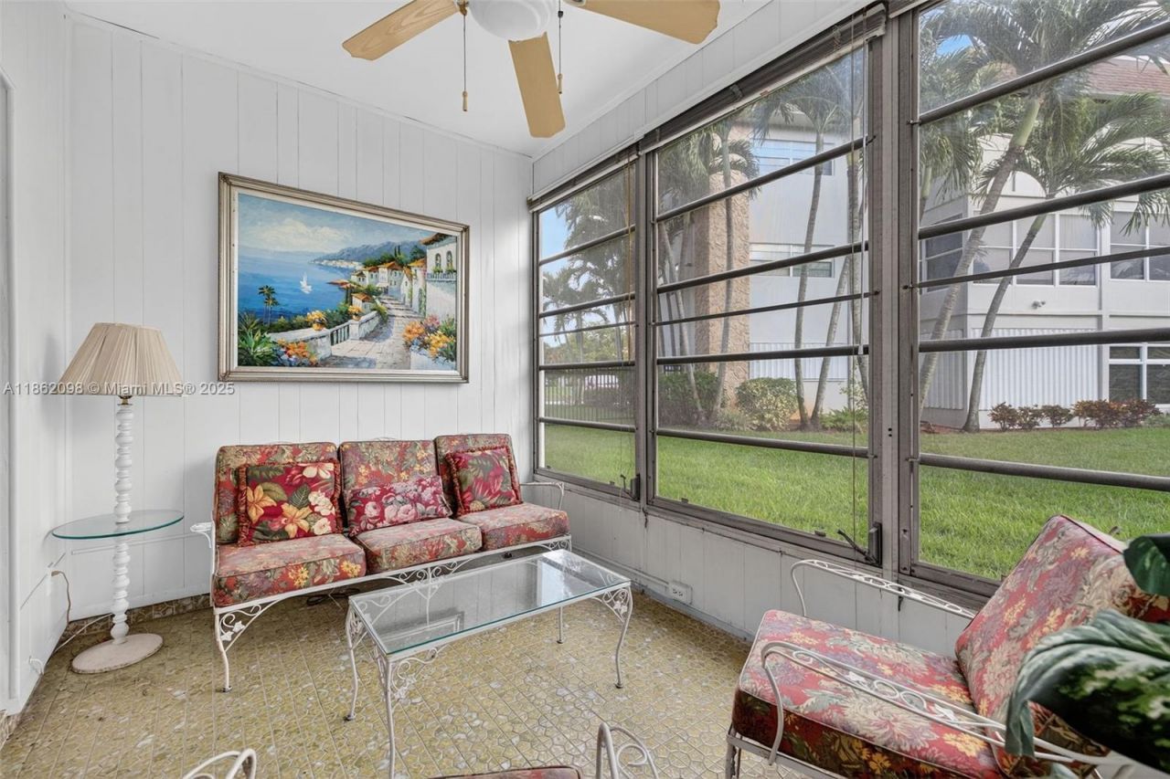 4706 NW 36th St, Unit 402, Lauderdale Lakes, FL 33319 Photo