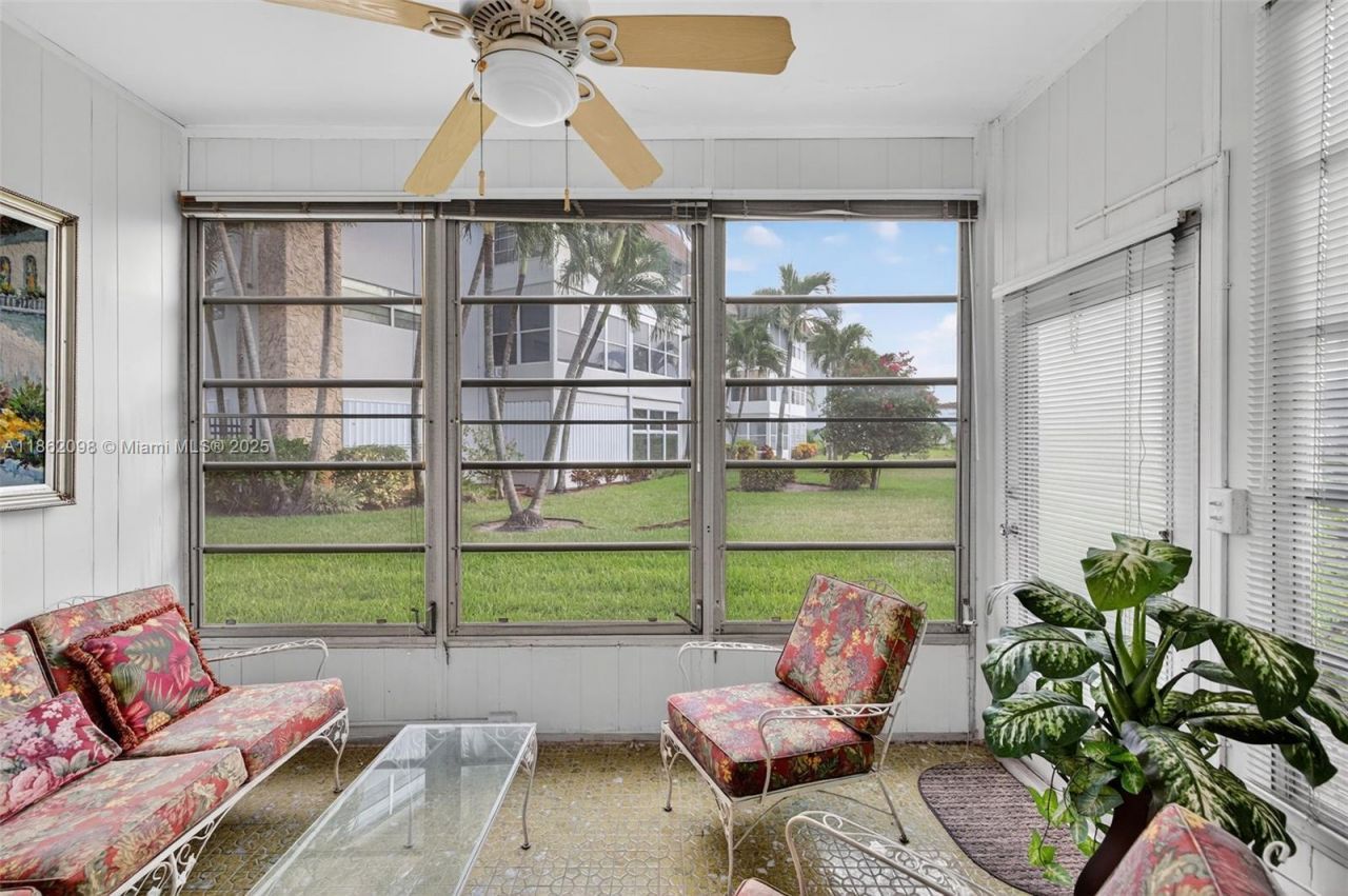 4706 NW 36th St, Unit 402, Lauderdale Lakes, FL 33319 Photo