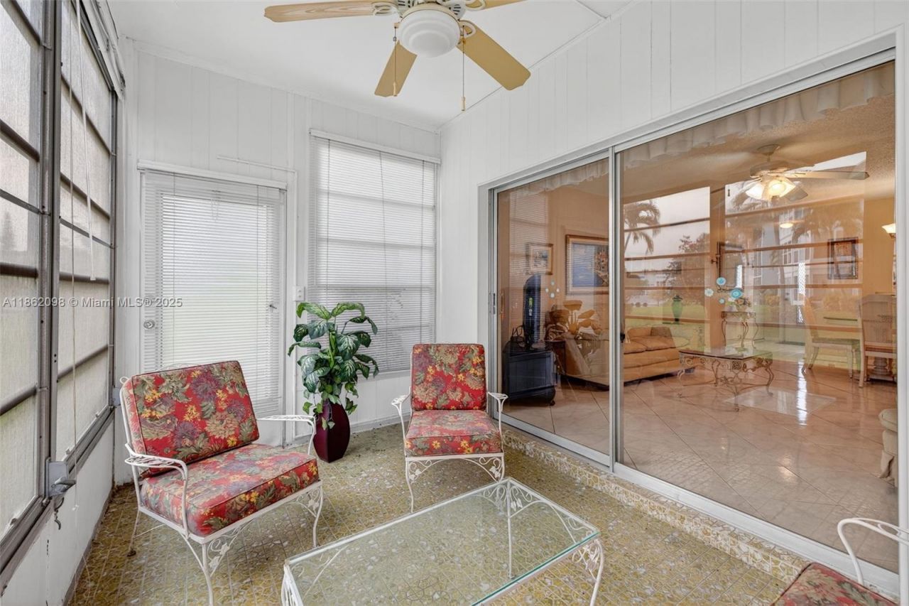 4706 NW 36th St, Unit 402, Lauderdale Lakes, FL 33319 Photo