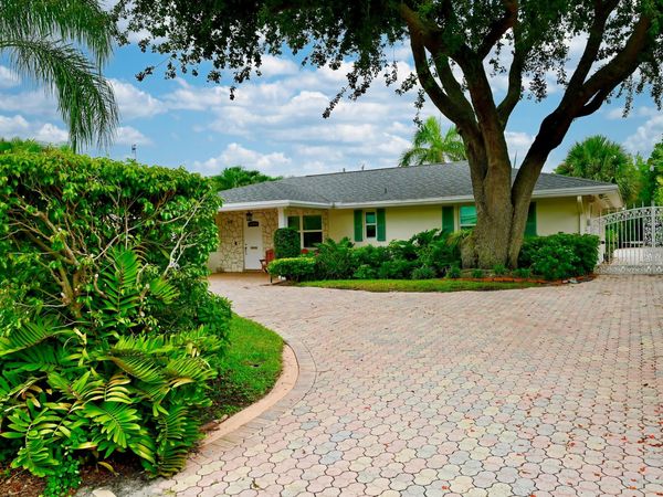 129 Alhambra Place, West Palm Beach, FL 33405