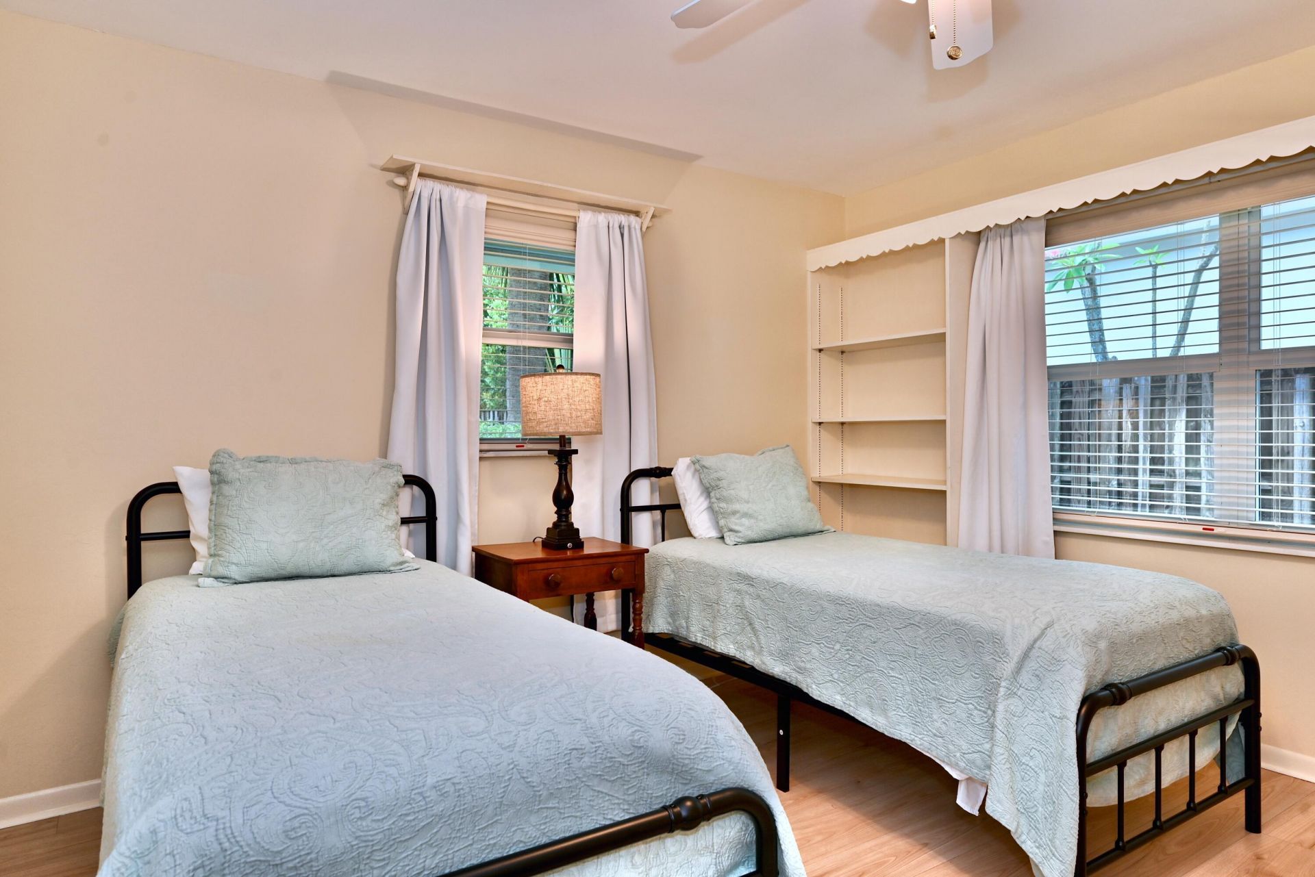 129 Alhambra Place, West Palm Beach, FL 33405 Photo