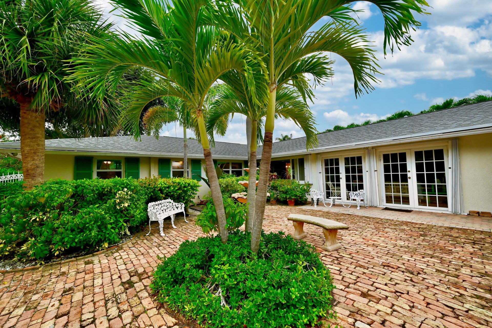 129 Alhambra Place, West Palm Beach, FL 33405 Photo