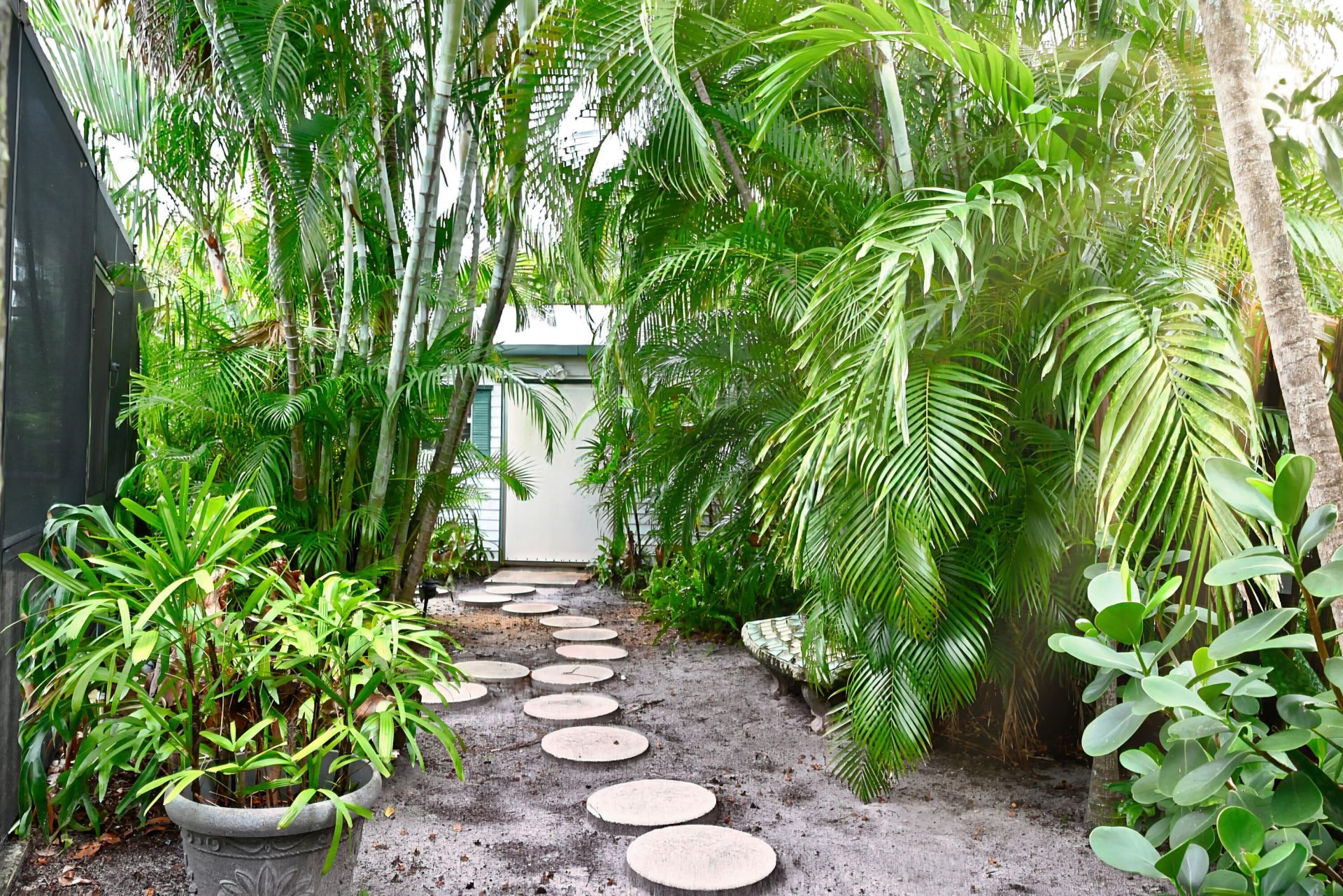 129 Alhambra Place, West Palm Beach, FL 33405 Photo