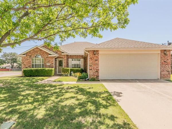8301 Clearbrook Drive, Fort Worth, TX 76123