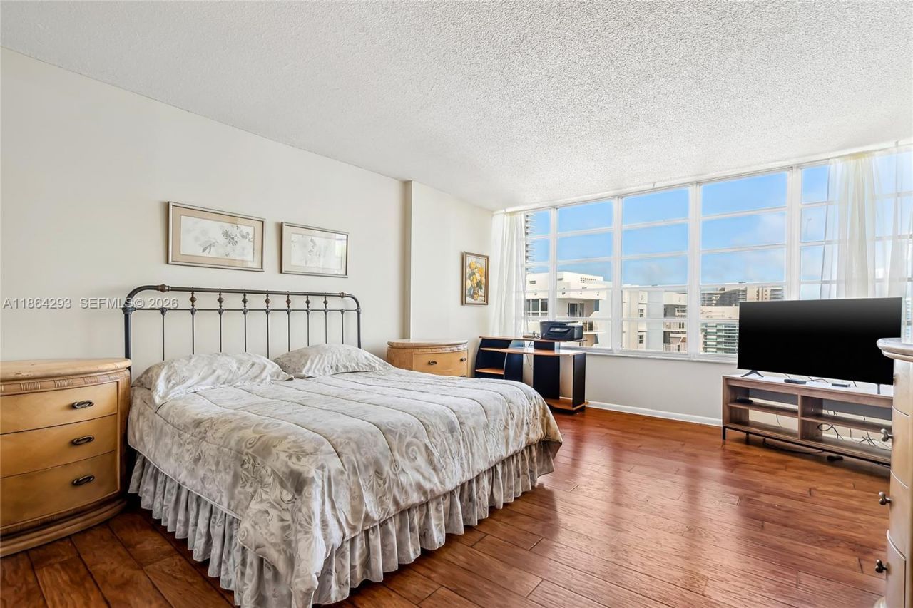 1825 S Ocean Dr, Unit PH-1, Hallandale Beach, FL 33009 Photo