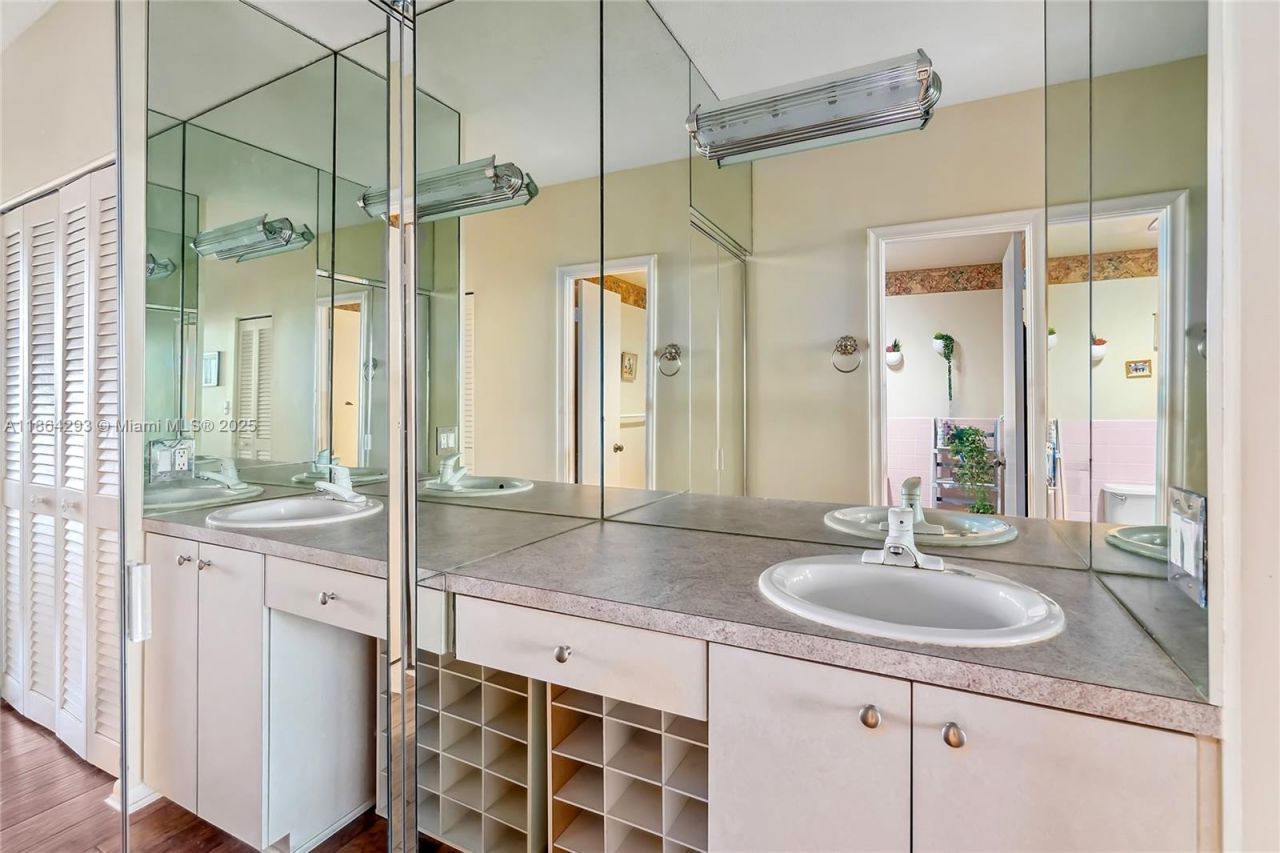 1825 S Ocean Dr, Unit PH-1, Hallandale Beach, FL 33009 Photo