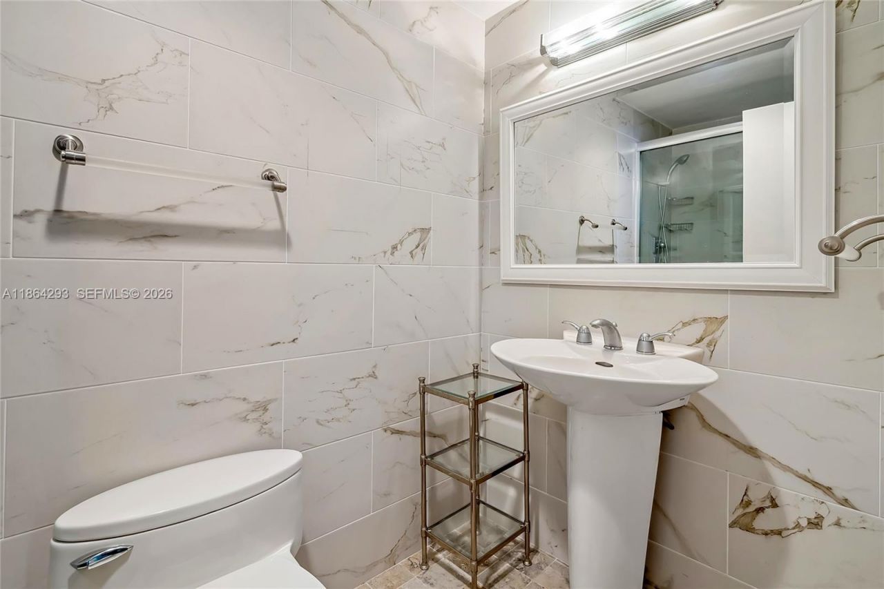 1825 S Ocean Dr, Unit PH-1, Hallandale Beach, FL 33009 Photo