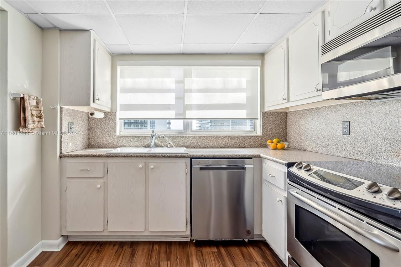 1825 S Ocean Dr, Unit PH-1, Hallandale Beach, FL 33009 Photo